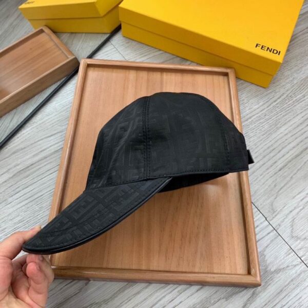 GORRA FENDI