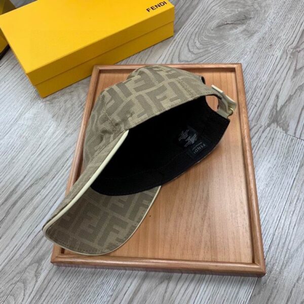 GORRA FENDI