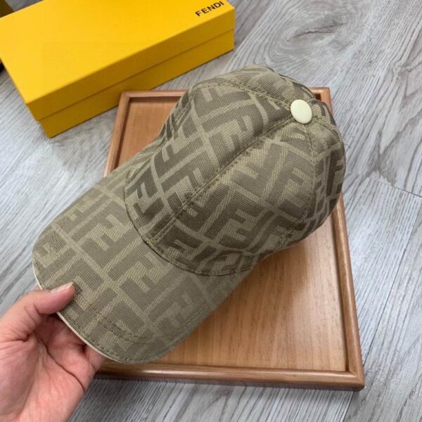 GORRA FENDI