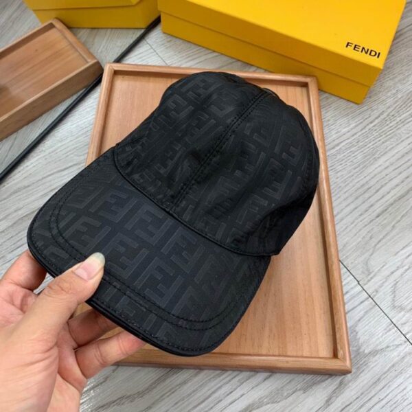 GORRA FENDI