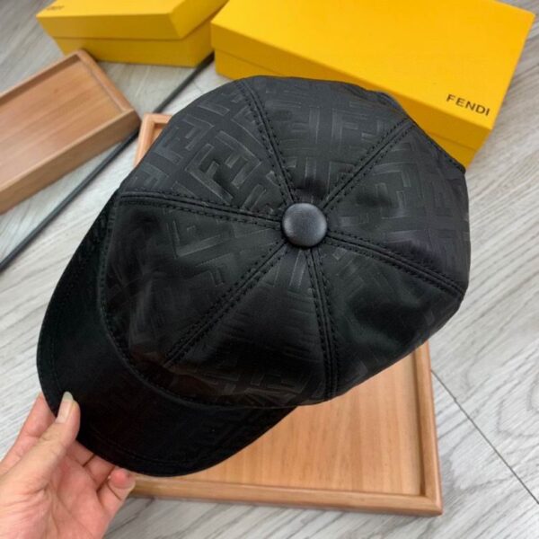 GORRA FENDI