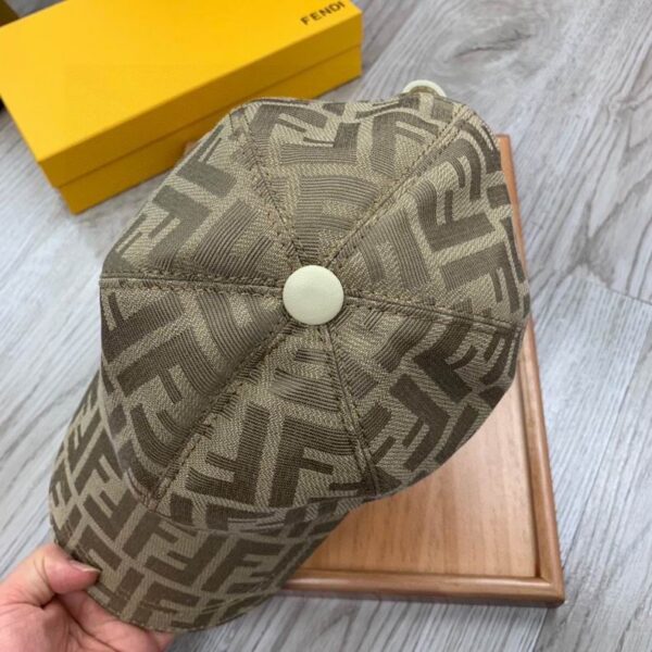 GORRA FENDI