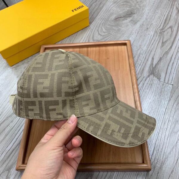GORRA FENDI
