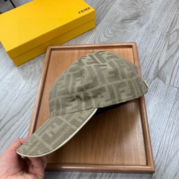 GORRA FENDI