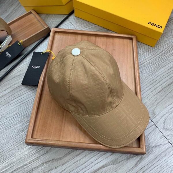 GORRA FENDI