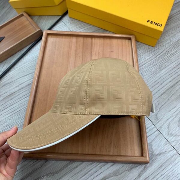 GORRA FENDI