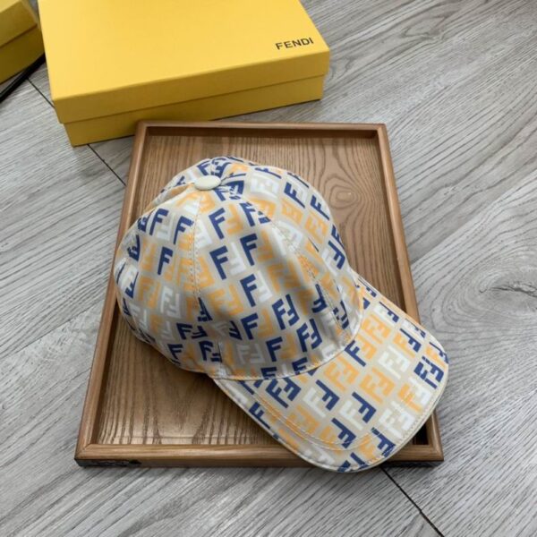 GORRA FENDI