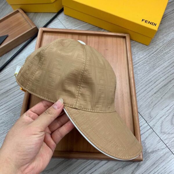 GORRA FENDI