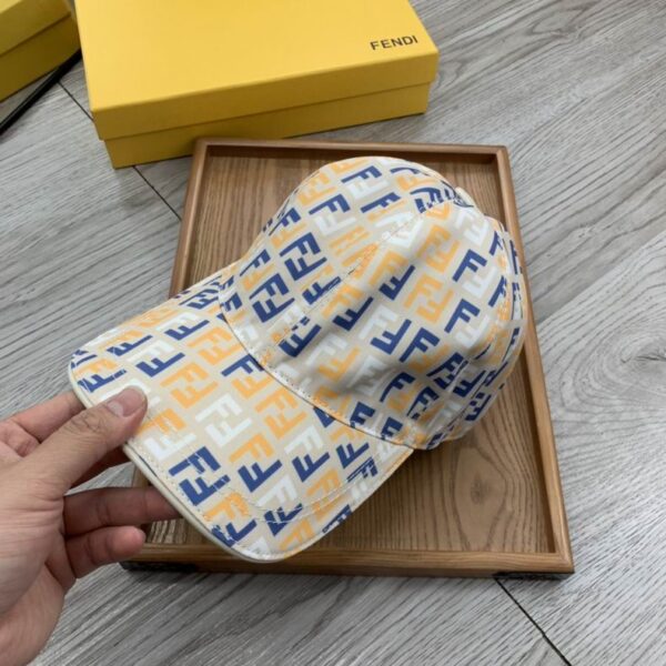 GORRA FENDI