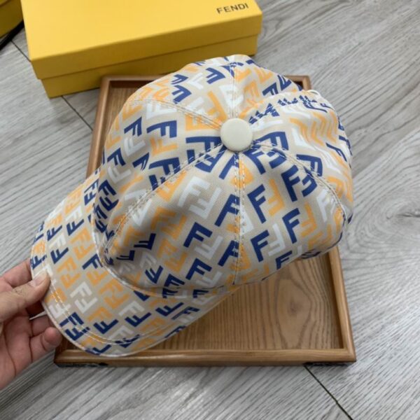 GORRA FENDI