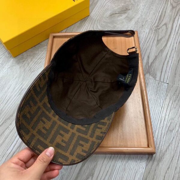 GORRA FENDI
