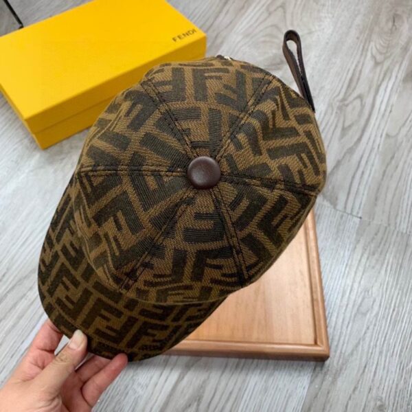 GORRA FENDI