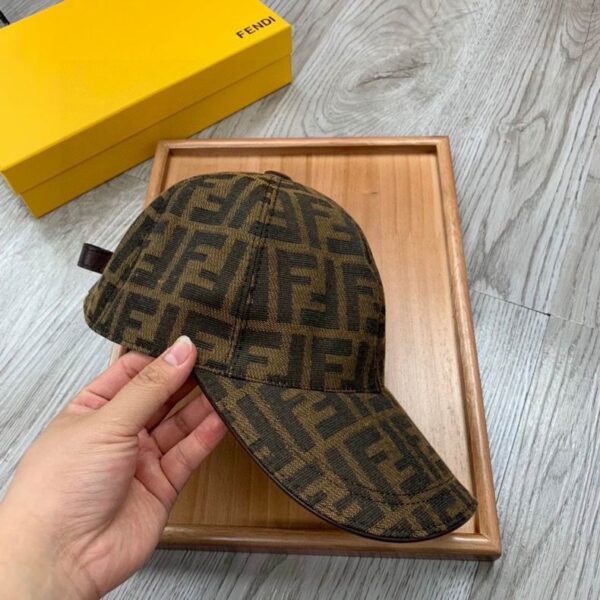 GORRA FENDI