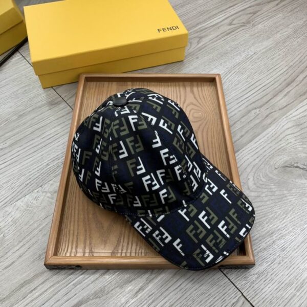 GORRA FENDI
