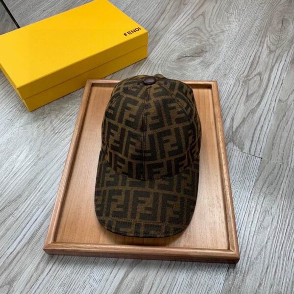 GORRA FENDI