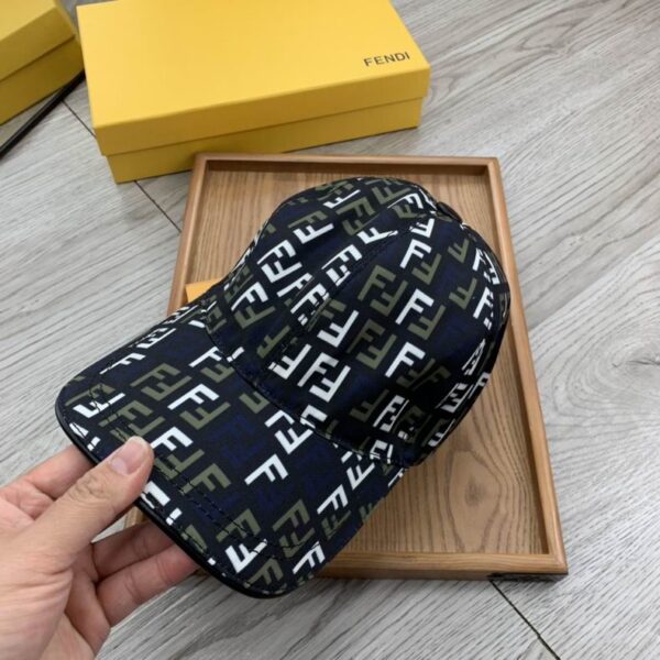 GORRA FENDI