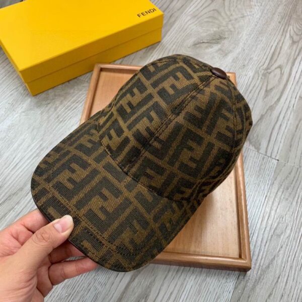 GORRA FENDI