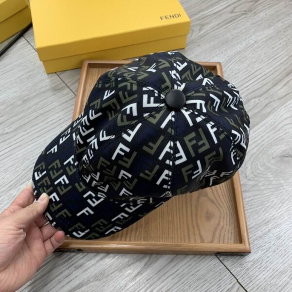 GORRA FENDI
