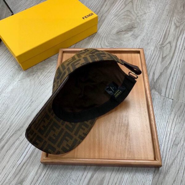 GORRA FENDI