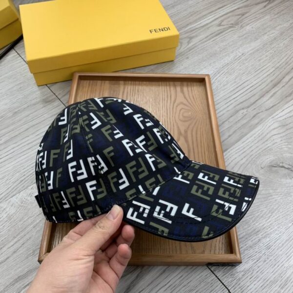 GORRA FENDI