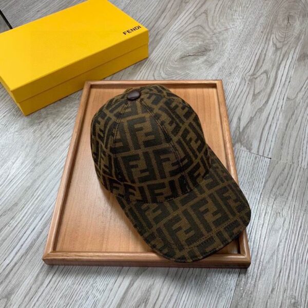 GORRA FENDI