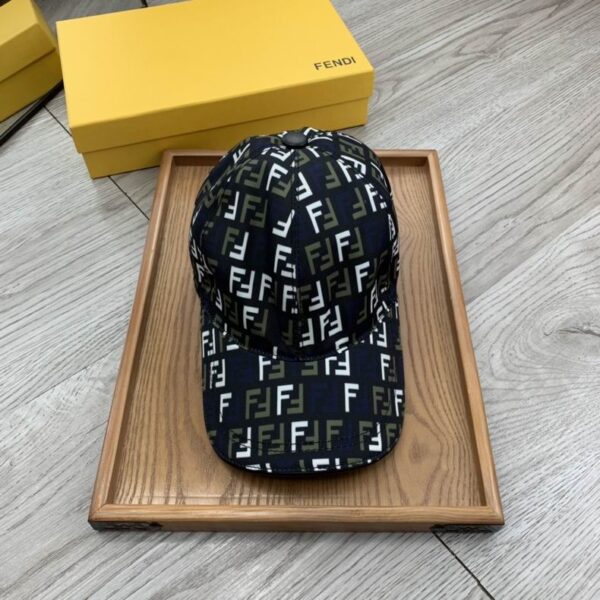 GORRA FENDI