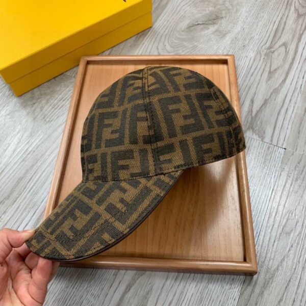 GORRA FENDI