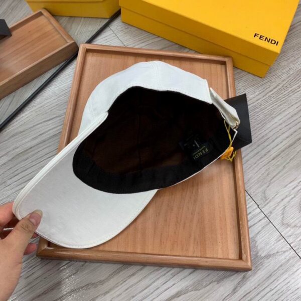 GORRA FENDI