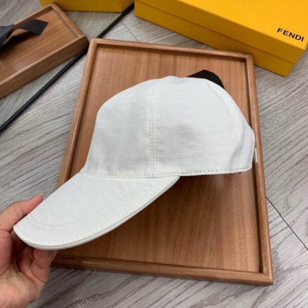 GORRA FENDI