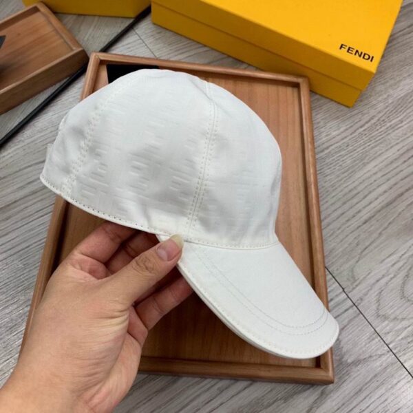 GORRA FENDI