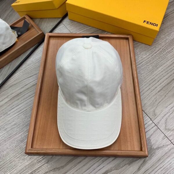 GORRA FENDI