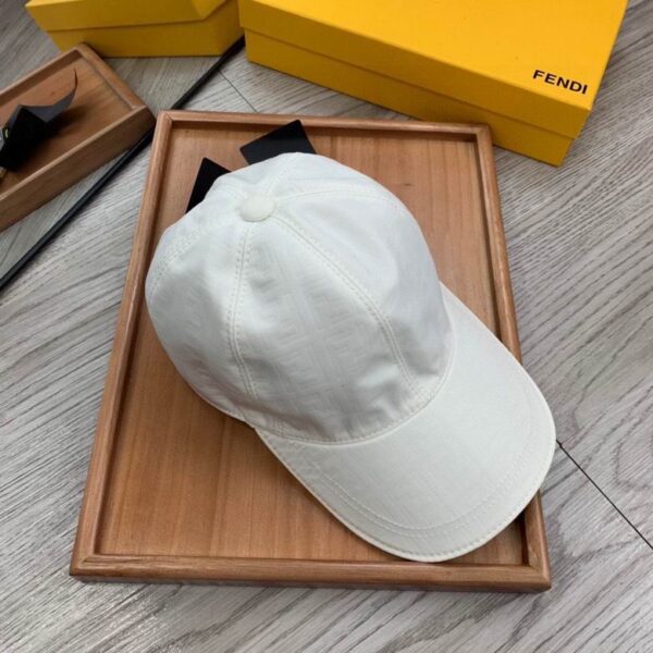 GORRA FENDI