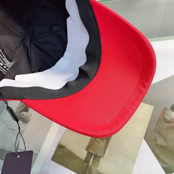GORRA PRADA