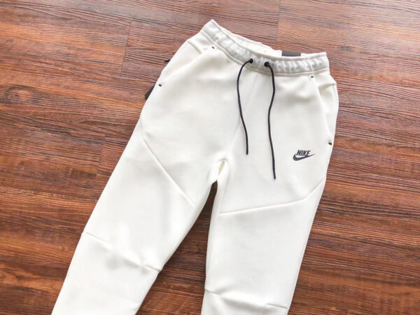NIKE TECH FLEECE TRACKSUIT
