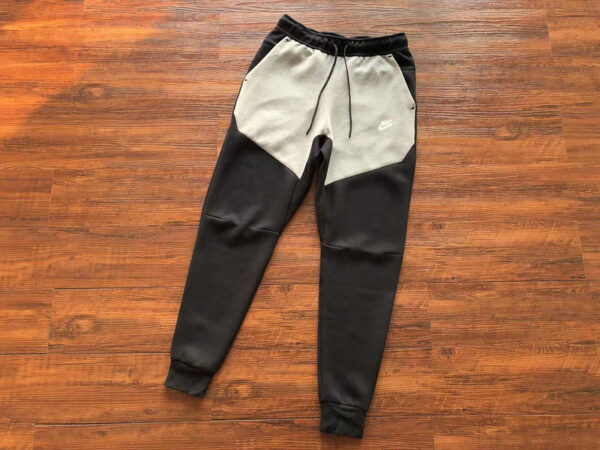 NIKE TECH FLEECE TRACKSUIT