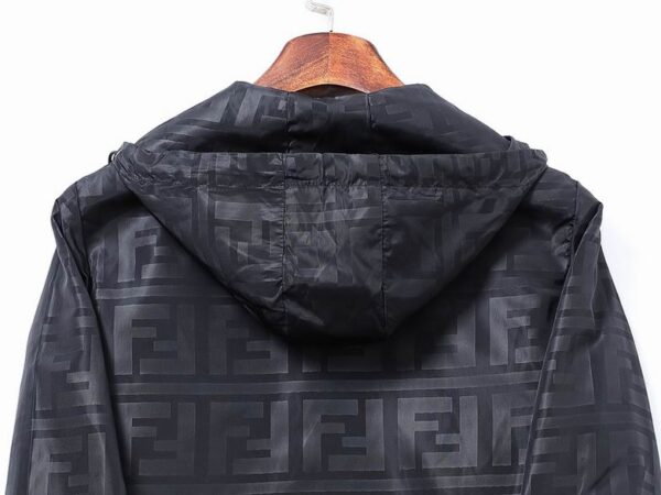 CORTAVIENTOS FENDI