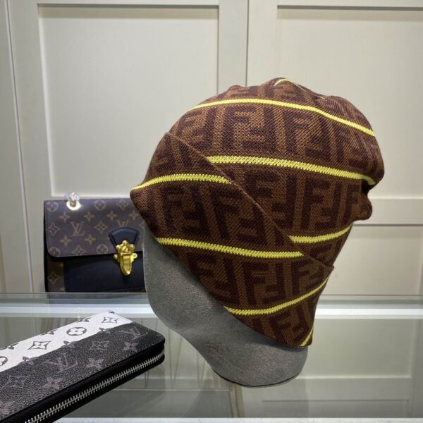 GORRO FENDI