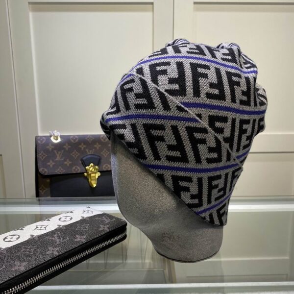 GORRO FENDI