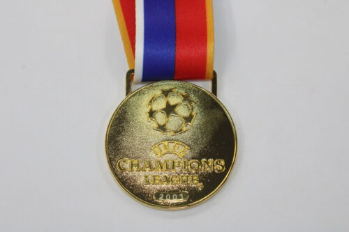 Medalla Final Champions League 01/02