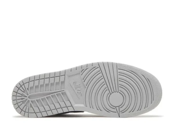 air-jordan-1-high-stage-haze-3.webp AIR JORDAN 1 HIGH ‘STAGE HAZE’