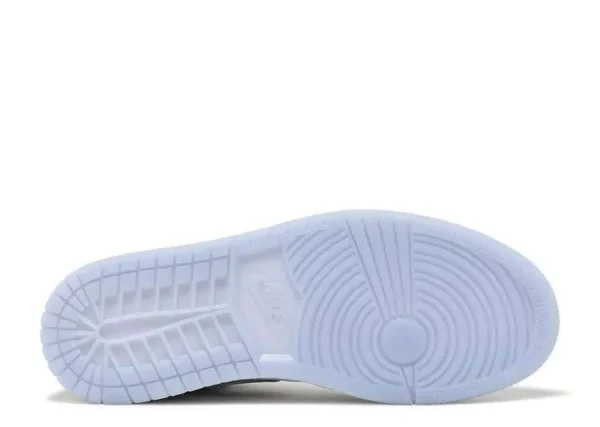 air-jordan-1-low-vintage-grey-3.webp AIR JORDAN 1 LOW ‘VINTAGE GREY’