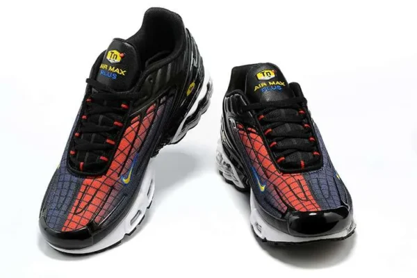 air-max-plus-tn-3-half-red-black-1.webp AIR MAX PLUS TN 3 ‘HALF RED BLACK’