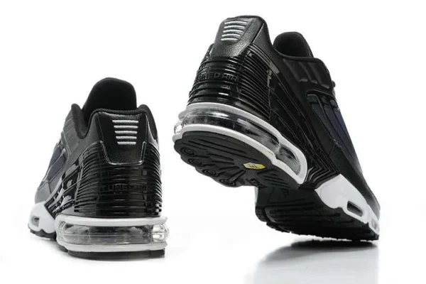 air-max-plus-tn-3-half-red-black-2.webp AIR MAX PLUS TN 3 ‘HALF RED BLACK’