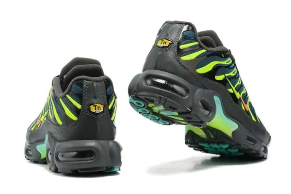 AIR MAX PLUS TN ‘DOUBLE SWOOSH’