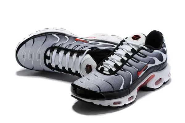 air-max-plus-tn-grey-red-white-5.webp AIR MAX PLUS TN ‘GREY RED WHITE’