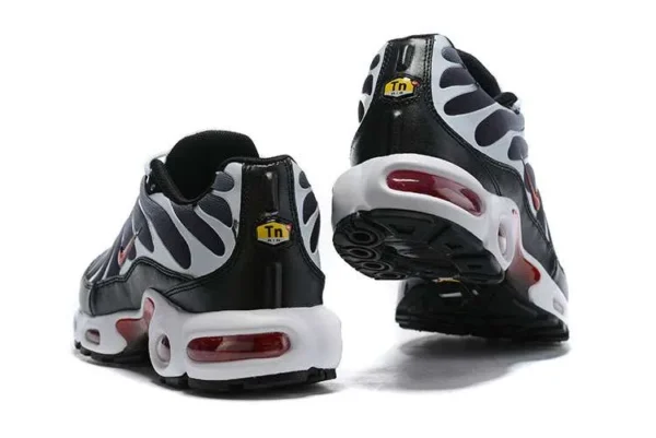 air-max-plus-tn-grey-red-white-6.webp AIR MAX PLUS TN ‘GREY RED WHITE’