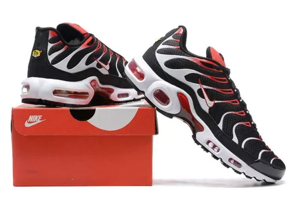 air-max-plus-tn-white-university-red-3.webp AIR MAX PLUS TN ‘WHITE UNIVERSITY RED’