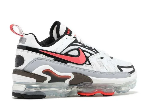 AIR VAPORMAX EVO ‘SUMMIT WHITE BRIGHT CRIMSON’