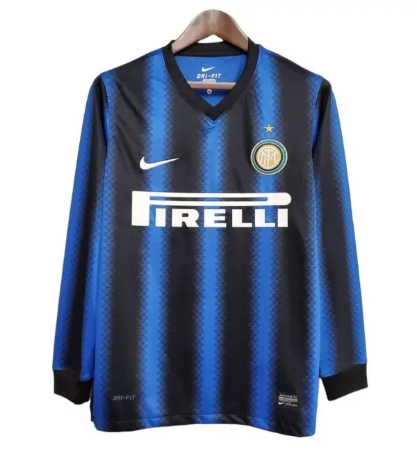camiseta-retro-inter-milan-10-11-1-equipacion-manga-larga.webp Camiseta Retro Inter Milan 10/11 1ª equipación manga larga