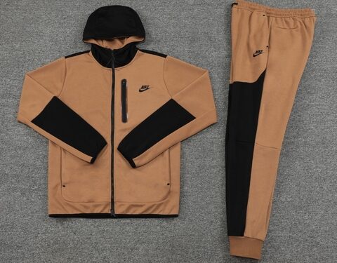 Conjunto Nike Sportswear Tech Fleece Marrom